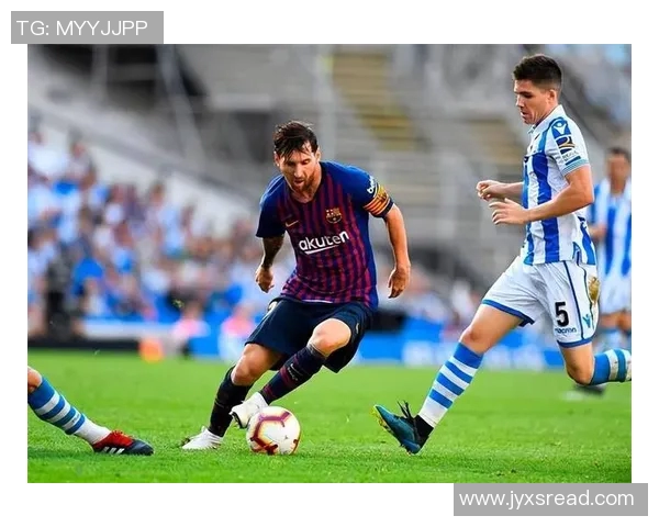 足球传奇人物的辉煌历程与影响力：从贝利到梅西的足球风云岁月